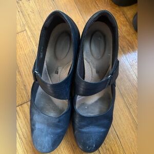 Flight attendant Clark’s VERY USED